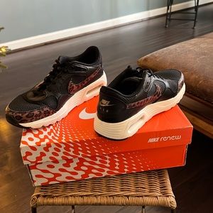 Nike woman’s Air Max SC Black Leopard, 8M